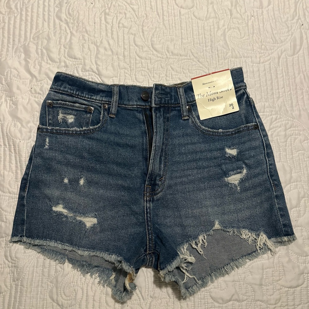 Abercrombie and fitch- The mom short high rise